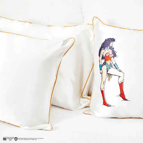 Kitsch x Wonder Woman Satin Pillowcase in Believe in Wonder
